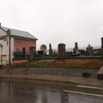 17.10.2020. Szewna. Spacer krajoznawczo-historyczny po cmentarzu szewieńskim / Emilia Sitarska / Radio Kielce