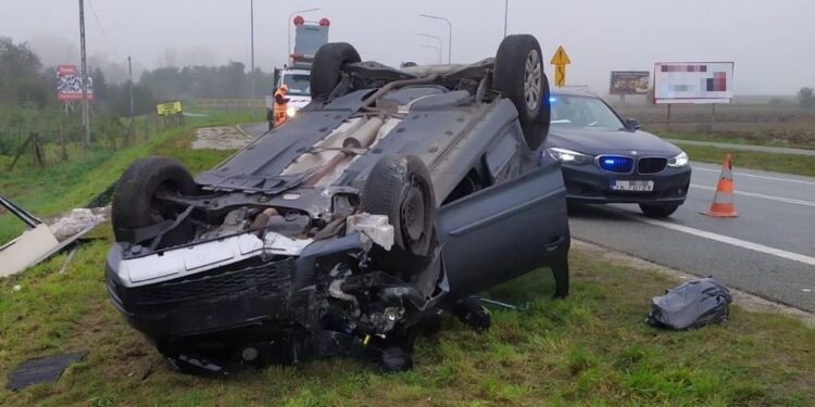 25.10.2020. Rataje Słupskie. Wypadek / KPP Busko-Zdrój