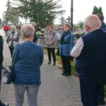 10.10.2020. Waśniów. Spacer prowadzony przez Centrum Krajoznawczo-Historyczne im. prof. Mieczysława Radwana w Ostrowcu Św. / Emilia Sitarska / Radio Kielce