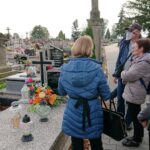 10.10.2020. Waśniów. Spacer prowadzony przez Centrum Krajoznawczo-Historyczne im. prof. Mieczysława Radwana w Ostrowcu Św. / Emilia Sitarska / Radio Kielce