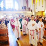 04.10.2020. Kielce. Wprowadzenie do parafii Ducha Świętego w Kielcach relikwii franciszkańskich męczenników / Wiktor Taszłow / Radio Kielce