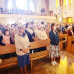 04.10.2020. Kielce. Wprowadzenie do parafii Ducha Świętego w Kielcach relikwii franciszkańskich męczenników / Wiktor Taszłow / Radio Kielce