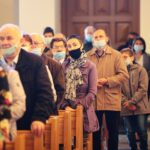 04.10.2020. Kielce. Wprowadzenie do parafii Ducha Świętego w Kielcach relikwii franciszkańskich męczenników / Wiktor Taszłow / Radio Kielce