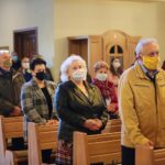 04.10.2020. Kielce. Wprowadzenie do parafii Ducha Świętego w Kielcach relikwii franciszkańskich męczenników / Wiktor Taszłow / Radio Kielce