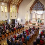 04.10.2020. Kielce. Wprowadzenie do parafii Ducha Świętego w Kielcach relikwii franciszkańskich męczenników / Wiktor Taszłow / Radio Kielce