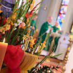 04.10.2020. Kielce. Wprowadzenie do parafii Ducha Świętego w Kielcach relikwii franciszkańskich męczenników / Wiktor Taszłow / Radio Kielce