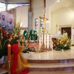 04.10.2020. Kielce. Wprowadzenie do parafii Ducha Świętego w Kielcach relikwii franciszkańskich męczenników / Wiktor Taszłow / Radio Kielce