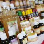 04.10.2020. Tokarnia. Piknik pszczelarski w Muzeum Wsi Kieleckiej / Wiktor Taszłow / Radio Kielce