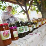 04.10.2020. Tokarnia. Piknik pszczelarski w Muzeum Wsi Kieleckiej / Wiktor Taszłow / Radio Kielce