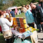 04.10.2020. Tokarnia. Piknik pszczelarski w Muzeum Wsi Kieleckiej / Wiktor Taszłow / Radio Kielce