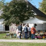 04.10.2020. Tokarnia. Piknik pszczelarski w Muzeum Wsi Kieleckiej / Wiktor Taszłow / Radio Kielce