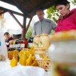 04.10.2020. Tokarnia. Piknik pszczelarski w Muzeum Wsi Kieleckiej / Wiktor Taszłow / Radio Kielce