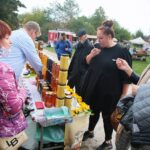 04.10.2020. Tokarnia. Piknik pszczelarski w Muzeum Wsi Kieleckiej / Wiktor Taszłow / Radio Kielce