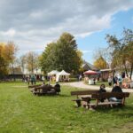 04.10.2020. Tokarnia. Piknik pszczelarski w Muzeum Wsi Kieleckiej / Wiktor Taszłow / Radio Kielce