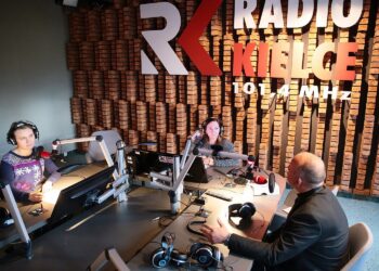 05.10.2020. Kielce. Punkty Widzenia. Na zdjęciu (od lewej): dr Magdalena Piłat-Borcuch - socjolog UJK, Iwona Murawska - Radio Kielce, Krzysztof Banasik - zastępca dyrektora Caritas Diecezji Kieleckiej / Wiktor Taszłow / Radio Kielce