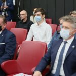 07.10.2020. Kielce. Rozstrzygnięcie konkursu historycznego "Klub Odkrywców". Na zdjęciu (od lewej): minister Jan Józef Kasprzyk - szef Urzędu do Spraw Kombatantów i Osób Represjonowanych, Grzegorz Kołodziejski, Krzysztof Słoń - senator / Wiktor Taszłow / Radio Kielce