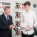 07.10.2020. Kielce. Rozstrzygnięcie konkursu historycznego "Klub Odkrywców". Na zdjęciu (od lewej): Zbigniew Koniusz - wojewoda świętokrzyski, Grzegorz Kołodziejski / Wiktor Taszłow / Radio Kielce