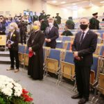 07.10.2020. Kielce. Politechnika Świętokrzyska. Rozpoczęcie roku akademickiego. Na zdjęciu (w środku od lewej): Andrzej Mochoń - prezes zarządu Targów Kielce, biskup Jan Piotrowski, Krzysztof Słoń - senator, Zbigniew Koniusz - wojewoda świętokrzyski / Wiktor Taszłow / Radio Kielce