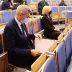 07.10.2020. Kielce. Politechnika Świętokrzyska. Rozpoczęcie roku akademickiego. Na zdjęciu (od lewej): Bogdan Wenta - prezydent Kielc, Renata Janik - wicemarszałek województwa świętokrzyskiego / Wiktor Taszłow / Radio Kielce