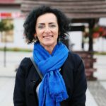 09.10.2020. Szydłów. Międzynarodowy plener malarski Magiczne Miasto Szydłów 2020. Na zdjęciu: Lucyna Gozdek, kurator pleneru / Wiktor Taszłow / Radio Kielce