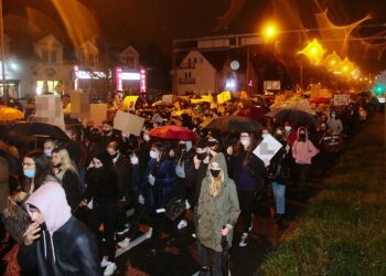 30.10.2020. Kielce. Manifestacja zwolenników aborcji / Wiktor Taszłow / Radio KIelce