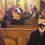 30.10.2020. Kielce. Msza św. z udziałem kibiców Korony Kielce / Wiktor Taszlow / Radio Kielce