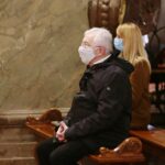 30.10.2020. Kielce. Msza św. z udziałem kibiców Korony Kielce. Na zdjęciu: Krzysztof Lipiec - lider świętokrzyskich struktur PiS / Wiktor Taszlow / Radio Kielce