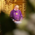 30.10.2020. Kielce. Msza św. z udziałem kibiców Korony Kielce / Wiktor Taszlow / Radio Kielce