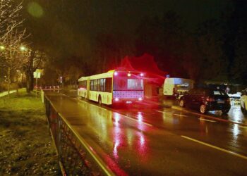 30.10.2020. Kielce. Cmentarz Stary. Autobus MPK / Wiktor Taszłow / Radio Kielce