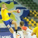 31.10.2020 Kielce. Mecz Łomża Vive Kielce - Energa MKS Kalisz. Na zdjęciu: Branko Vujović / Wiktor Taszłow / Radio Kielce