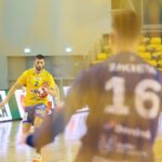 31.10.2020 Kielce. Mecz Łomża Vive Kielce - Energa MKS Kalisz. Na zdjęciu: Branko Vujović / Wiktor Taszłow / Radio Kielce