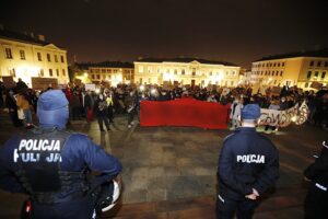 26.10.2020. Kielce. Marsz przeciwników zaostrzenia ustawy antyaborcyjnej / Jarosław Kubalski / Radio Kielce