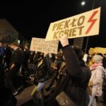 26.10.2020. Kielce. Marsz przeciwników zaostrzenia ustawy antyaborcyjnej / Jarosław Kubalski / Radio Kielce