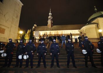 26.10.2020. Kielce. Marsz przeciwników zaostrzenia ustawy antyaborcyjnej / Jarosław Kubalski / Radio Kielce