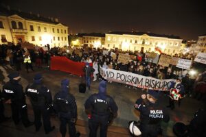 26.10.2020. Kielce. Marsz przeciwników zaostrzenia ustawy antyaborcyjnej / Jarosław Kubalski / Radio Kielce