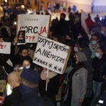 26.10.2020. Kielce. Marsz przeciwników zaostrzenia ustawy antyaborcyjnej / Jarosław Kubalski / Radio Kielce