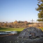 15.11.2020. Tarczek. Kopiec pamięci poświęcony partyzantom Armii Krajowej / Piotr Maj. "Kronika Pawłowska"