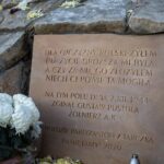 15.11.2020. Tarczek. Kopiec pamięci poświęcony partyzantom Armii Krajowej / Piotr Maj. "Kronika Pawłowska"