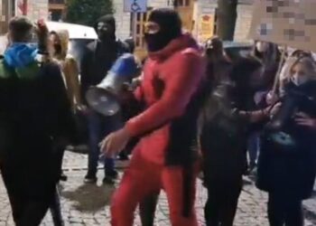 07.11.2020. Busko-Zdrój. Protest zwolenników aborcji / Świętokrzyska Policja