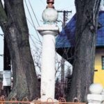 Figura świętego Ducha u zbiegu ulic Piastowskiej i Ogrodowej / andreovia .pl