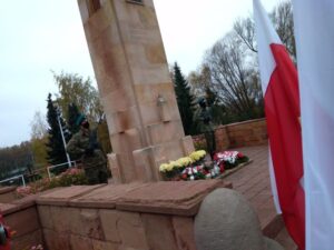 11.11.2020 Ostrowiec Św. Strzelecka warta przy pomniku Marszałka Piłsudskiego / Jednostka Strzelecka 2013 Związku Strzeleckiego
