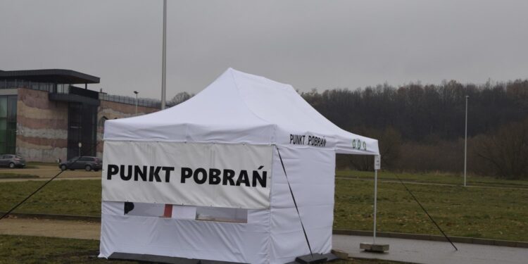 23.11.2020. Podzamcze. Punkt pobrań / RCNT