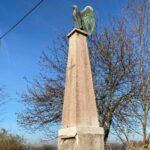 26.11.2020. Topola. Pomnik upamiętniający mord dokonany przez Niemców 28 stycznia 1944 roku / UMiG Skalbmierz