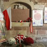 01.11.2020. Wąchock, Grób Jana Piwnicka "Ponurego" / Anna Głąb / Radio Kielce