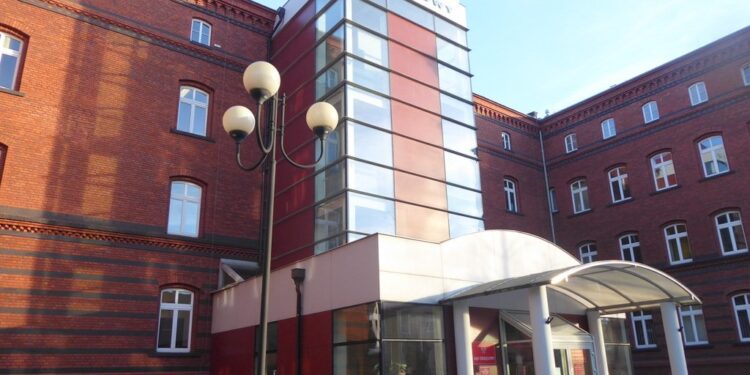 RADIO OPOLE. Sądy dostały zalecenie, żeby pracować dwuzmianowo. Związkowcy się nie zgadzają - Radio Kielce Picasa / Radio Opole