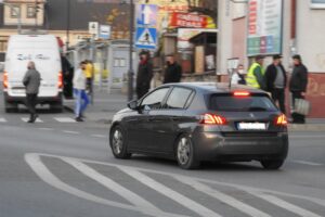 19.11.2020. Busko-Zdrój. Akcja policji przy ulicy Poprzecznej / Jarosław Kruk