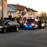 19.11.2020. Busko-Zdrój. Akcja policji przy ulicy Poprzecznej / Sajmon Sajmonowicz