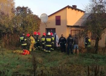 05.11.2020. Ćmielów. Mężczyzna nabił się na pręt wystający z ogrodzenia / Ratownictwo Powiatu Ostrowieckiego/Facebook