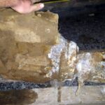 Części Fiata 508 Łazik znalezione przez Świętokrzyską Grupę Eksploracyjną w Dolinie Opatówki / Maciej Gancarski  / Świętokrzyska Grupa Eksploracyjna