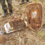 Części Fiata 508 Łazik znalezione przez Świętokrzyską Grupę Eksploracyjną w Dolinie Opatówki / Maciej Gancarski  / Świętokrzyska Grupa Eksploracyjna